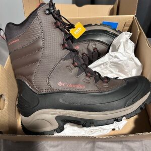 Men’s waterproof winter Boots NWT